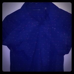 Rounded shirt with nice to be accompanied by